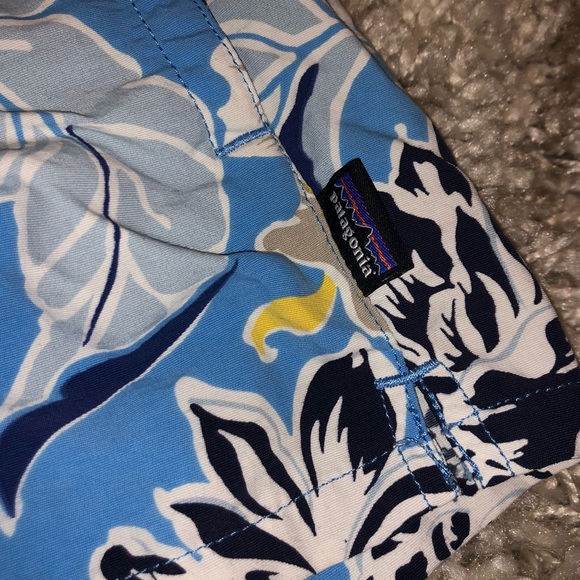 Patagonia Pants - Patagonia Barely Baggies Shorts Size M